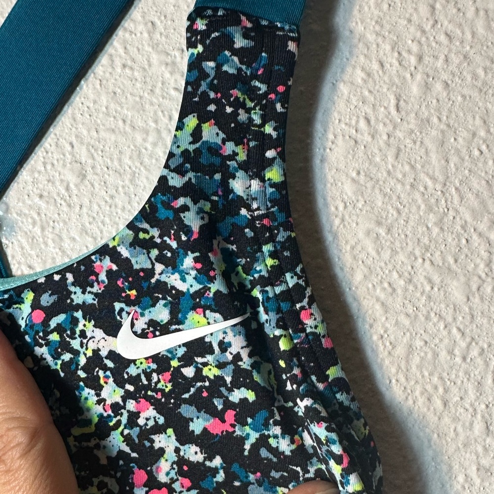 Nike Women's Printed V-Back Tankini
Top Size s - Picture 10 of 11